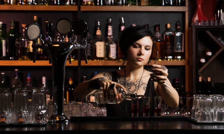 5 Easy Ways to Become a Bartender